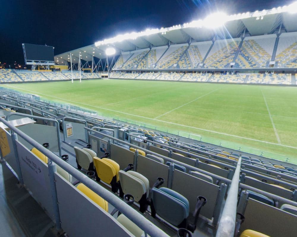 10 seat open air box